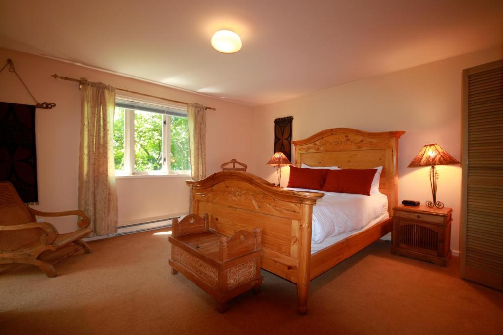 Spinnakers Gastro Brewpub & Guesthouses Victoria Room photo
