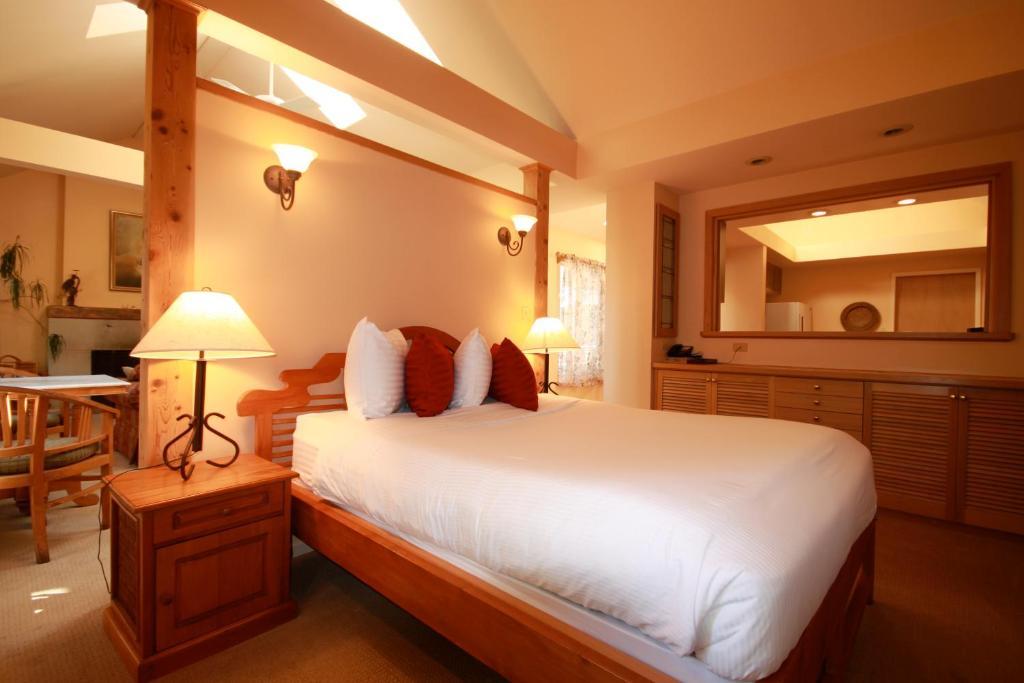 Spinnakers Gastro Brewpub & Guesthouses Victoria Room photo