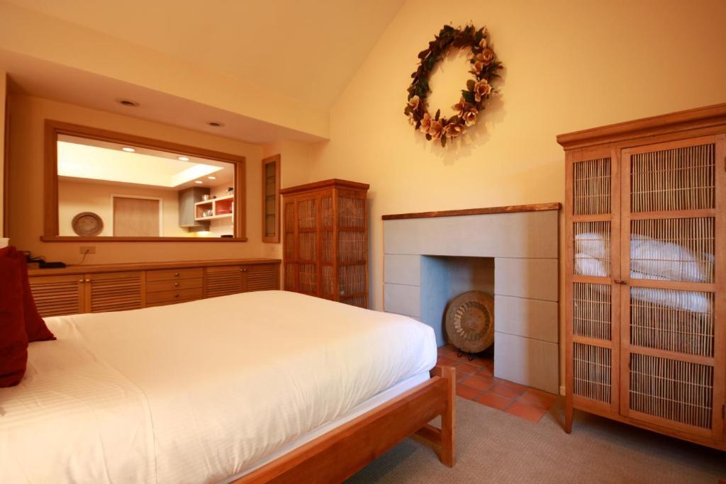 Spinnakers Gastro Brewpub & Guesthouses Victoria Room photo
